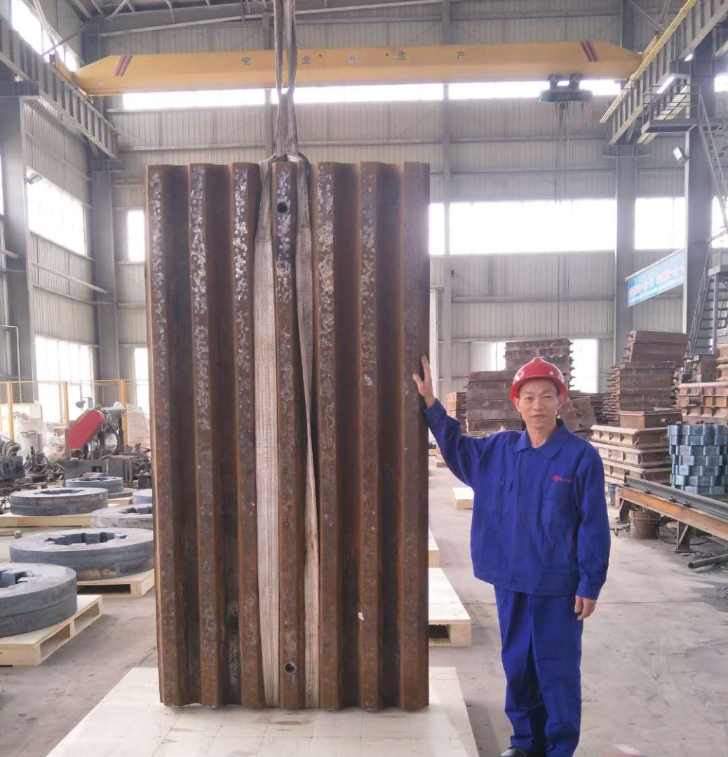 High manganese steel insert titanium alloy bars jaw plate